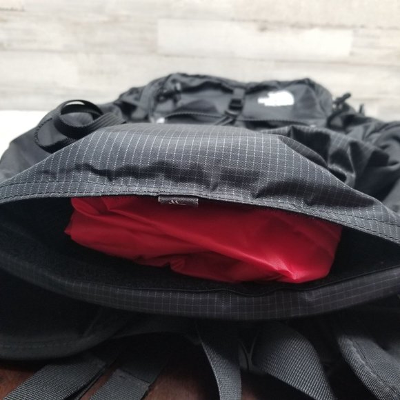The North Face Angstrom 28 Backpack Travel Day Pack Black Lots of Pockets - Picture 8 of 8
